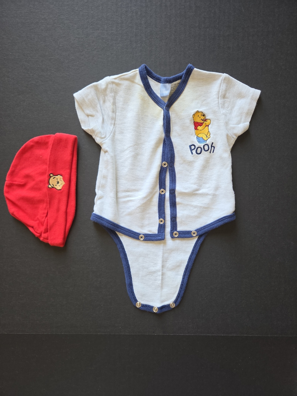 VTG 90s Disney Baby Winnie the Pooh Onesie & Red Beanie Set Size 0-3 Months